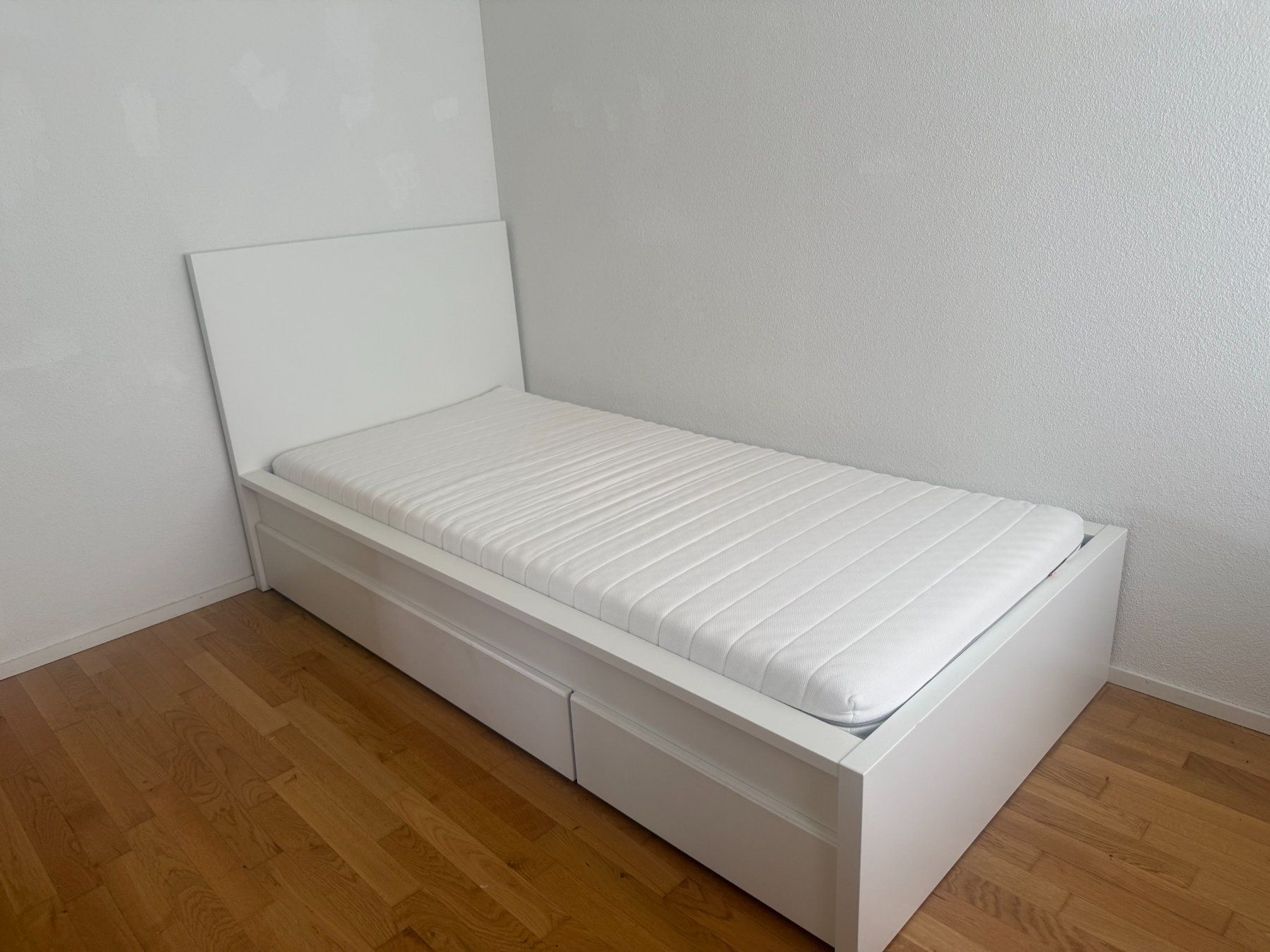 Ikea Letti: IKEA VIHALS Bed frame with 2 storage boxes, white, 90x200 cm – Usato da Küssnacht am Rigi venduto da mir_5tq6 1
