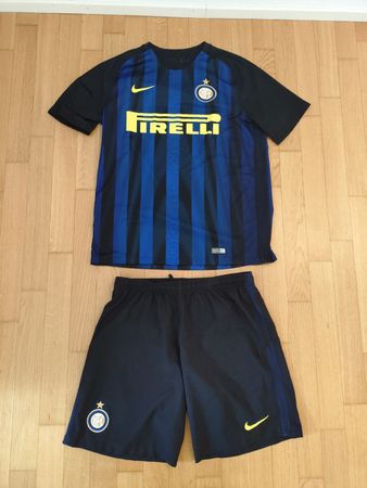 Inter Mailand Trikot + Hose (Größe L) – Saison 2016/17