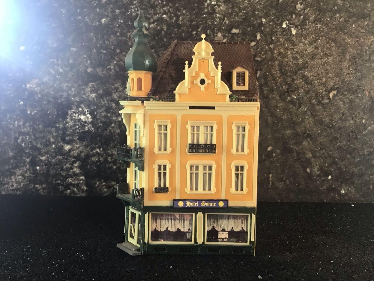 Kit di modellismo & Modellini statici: MODELL GEBÄUDEHAUS HOTEL SONNE – Usato da Männedorf venduto da Spezial-Modelle