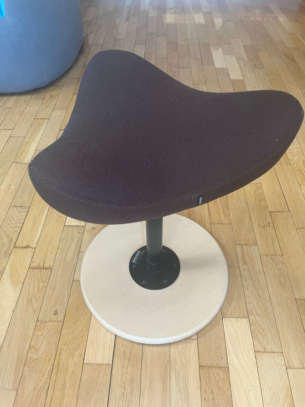 Varier Sgabelli: Hocker Variér Move, Sitzfläche Wolle, dunkelbraun, – Usato da Stein AR venduto da thoko2010