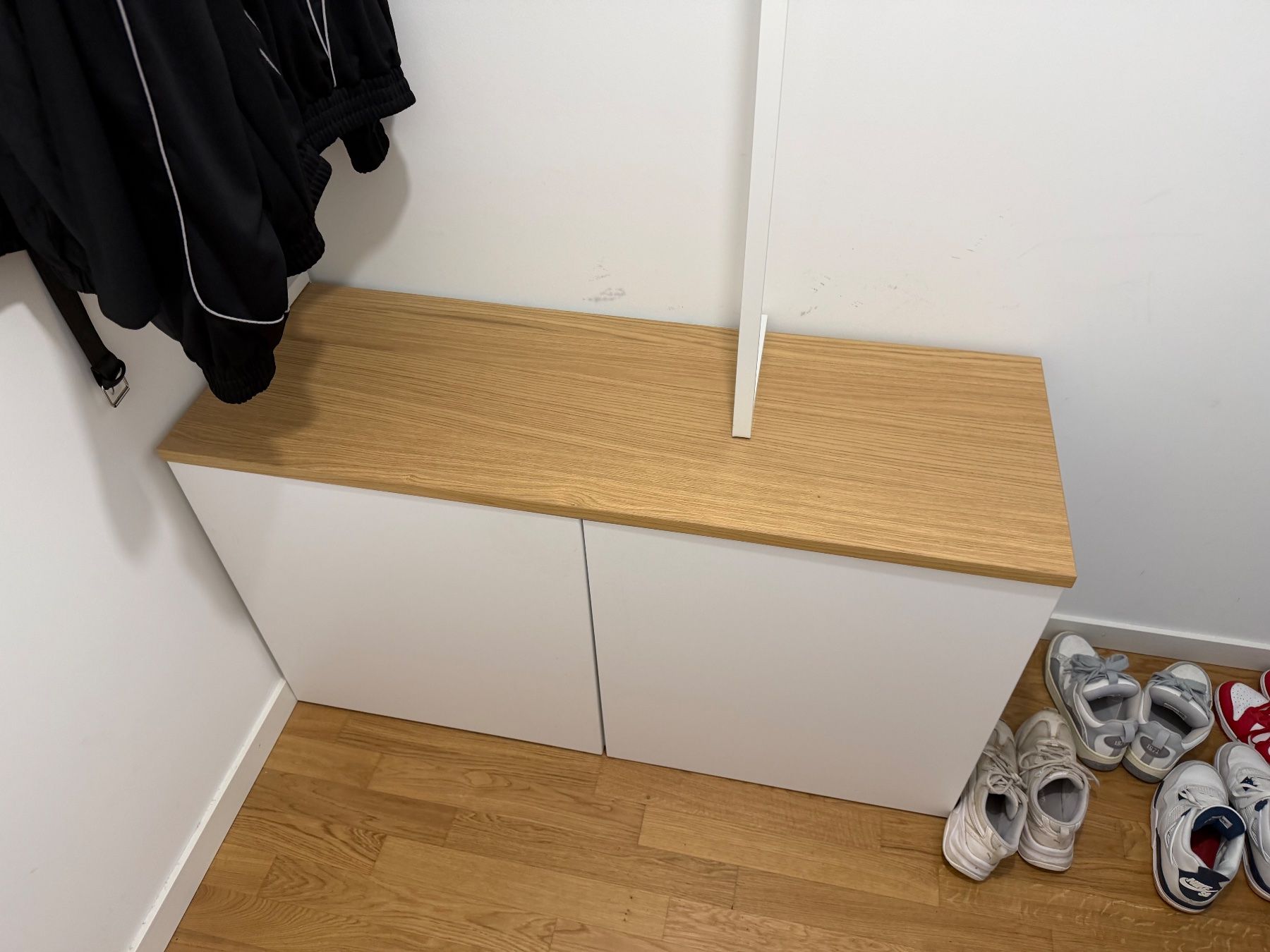 Ikea Cassettiere: Ikea Besta Korpus 2x inkl. Kleiderstange – Usato da Luzern venduto da LivioTheiler 3