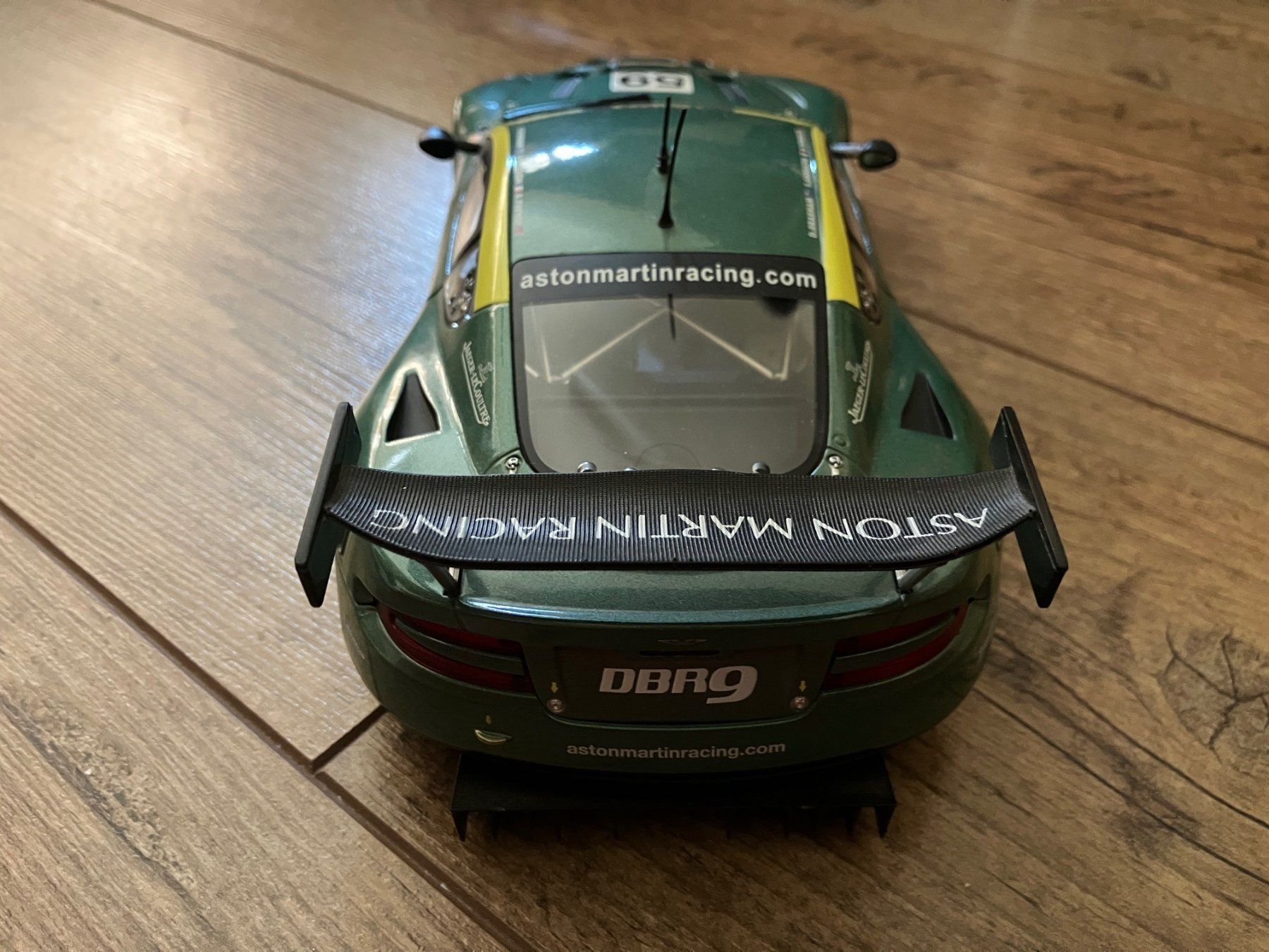 Aston Martin Modellini d'auto: Aston Martin DBR9 1:18 von Solido – Nuovo (secondo la descrizione) da Schwanden-Brienz venduto da swisscopter 2