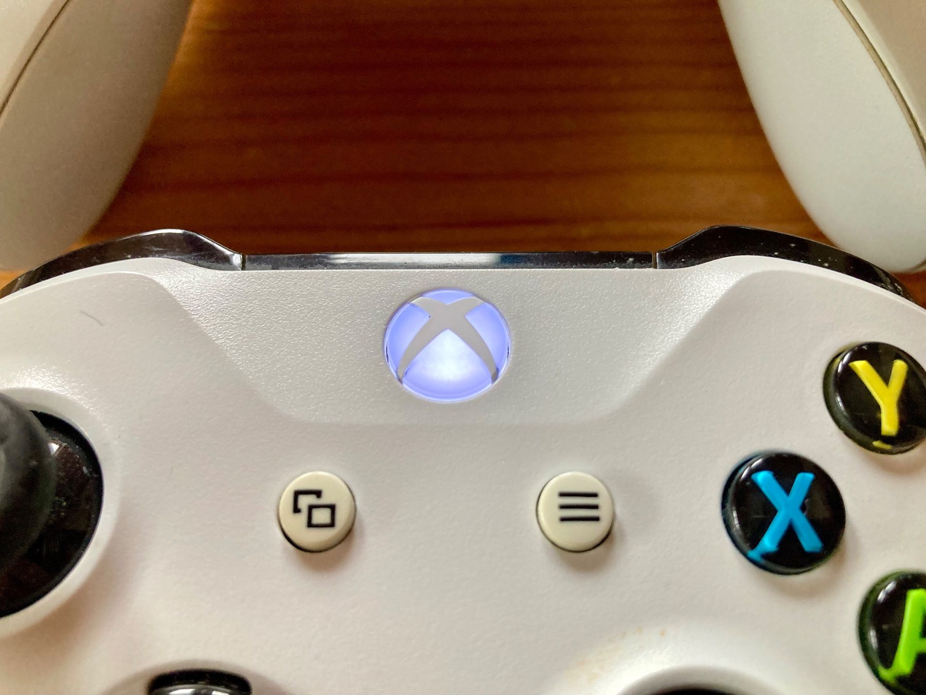 Microsoft Controller: 2x Original Wireless Controller (weiss) - XBOX One – Nuovo (secondo la descrizione) da Zürich venduto da Djmotionch 6