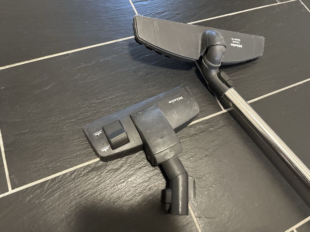Miele Aspirapolveri & Accessori: Staubsauger Miele Jazz – Usato da Chur venduto da Sim7000 5