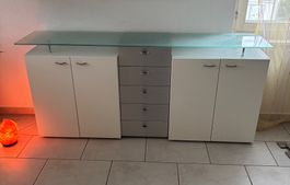 Schönes Sideboard mit Glasplatte ab  CH 1.-