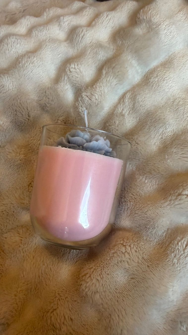 Kerzen: Duftkerze im Glas mit Blumenform hellblau rosa – Neu (gemäss Beschreibung) aus Küssnacht am Rigi von Steffen08 3