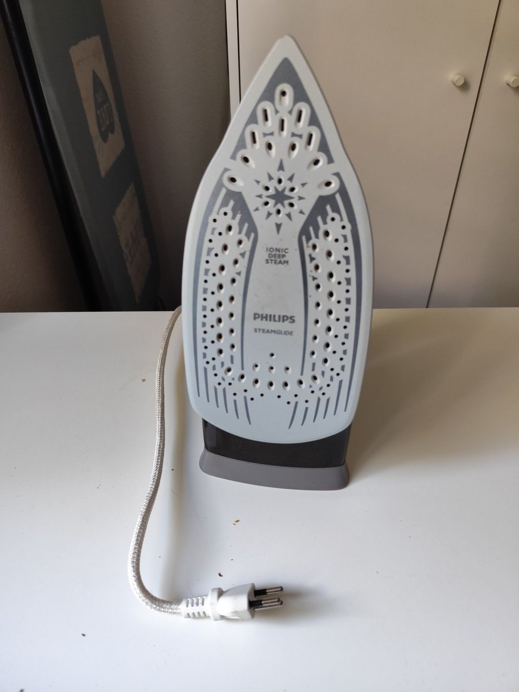 Philips Ferri da stiro: Philips Dampfbügeleisen SteamGlide Ionic Deep Steam Iron – Usato da Bern venduto da frupniew 3
