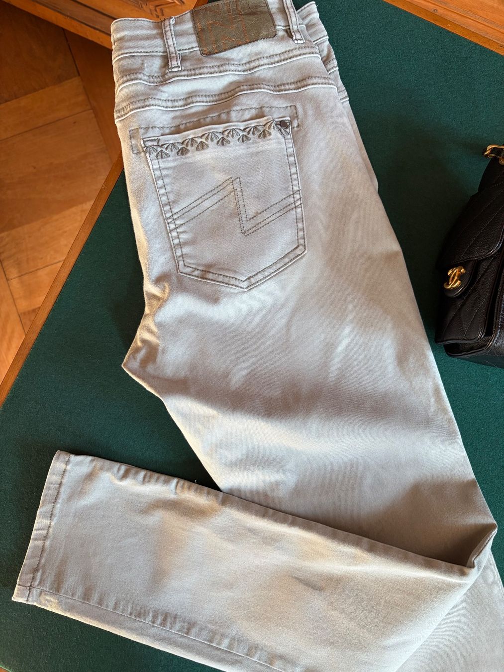 Nile Jeans: NILE Jeans  Größe M  Farbe: Hellstahl / Hellgrau – Gebraucht aus Interlaken von Bona55 3