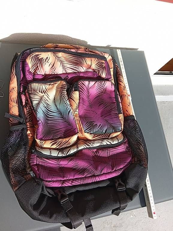 Sacs à dos: Neuwertiger Rucksack mit vielen Fächern  – Neuf avec emballage d'origine à Thun par z.a.