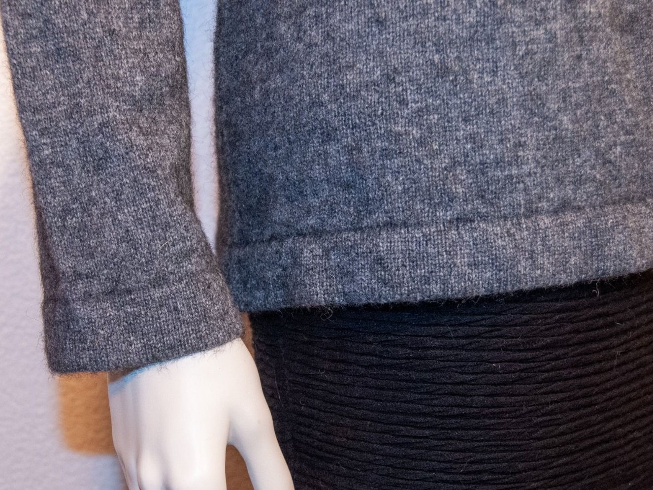 Jacken: Possum Damen Jacke mit Rüschen M grau – Neu und originalverpackt aus Zollikofen von marys-choice 2