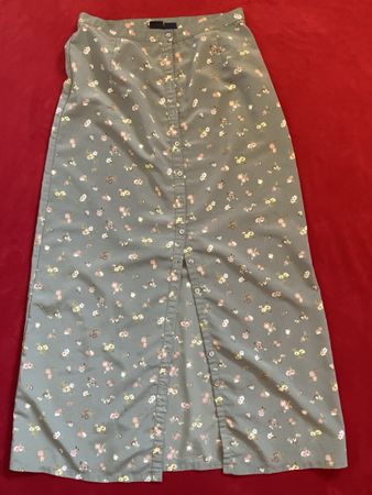 GAP Rock mit Blumenmuster GAP Grösse S guter Zustand