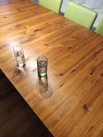 Esstisch und Stühle