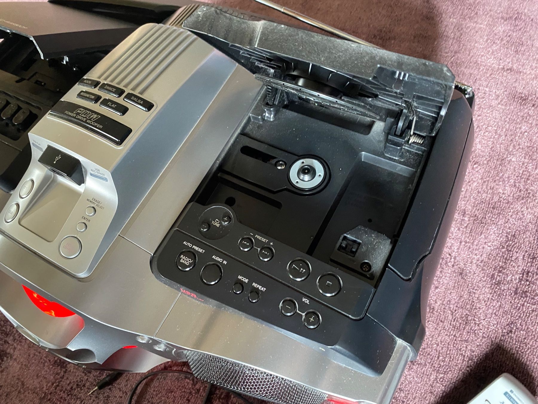 Sony Multimediaplayer & Streamer: Sony Ghettoblaster mit Kassettendesk, CD, AUX und USB – Gebraucht aus Wasen im Emmental von  3