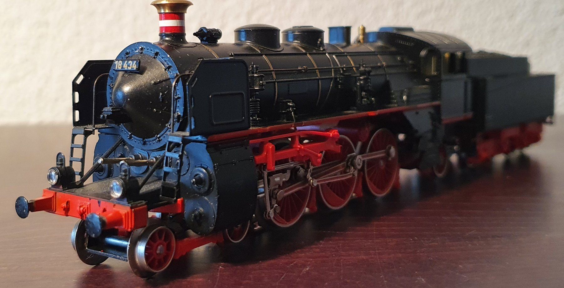 Märklin Modelleisenbahnen: MÄRKLIN:DB DAMPFLOK BR 18 MFX DIGITAL MIT RAUCHSATZ – Gebraucht aus Biglen von taunus82