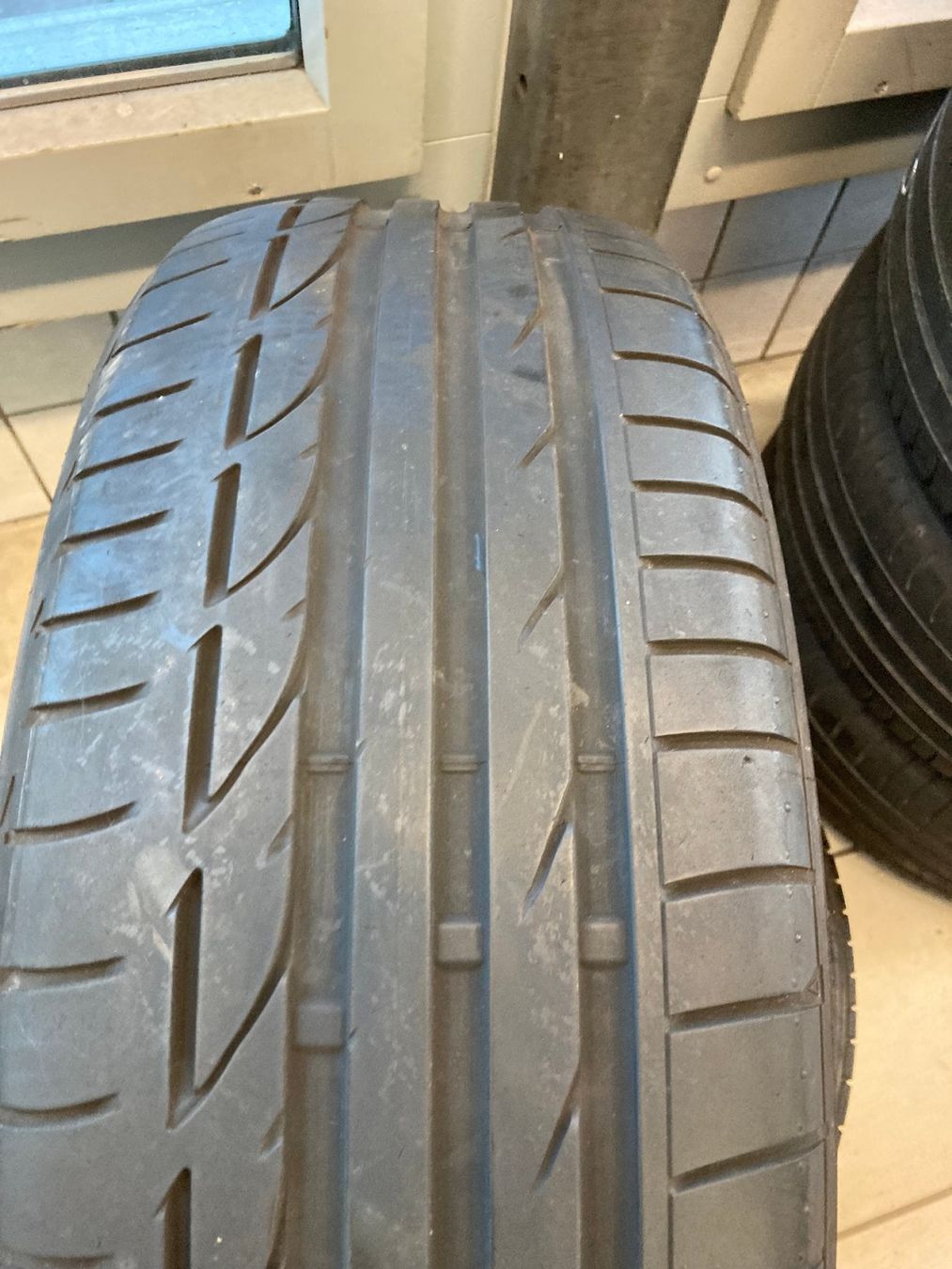 Bridgestone Pneumatici & Ruote complete: 215/45R20 Sommerpneu – Usato da Cham venduto da WB2223 5