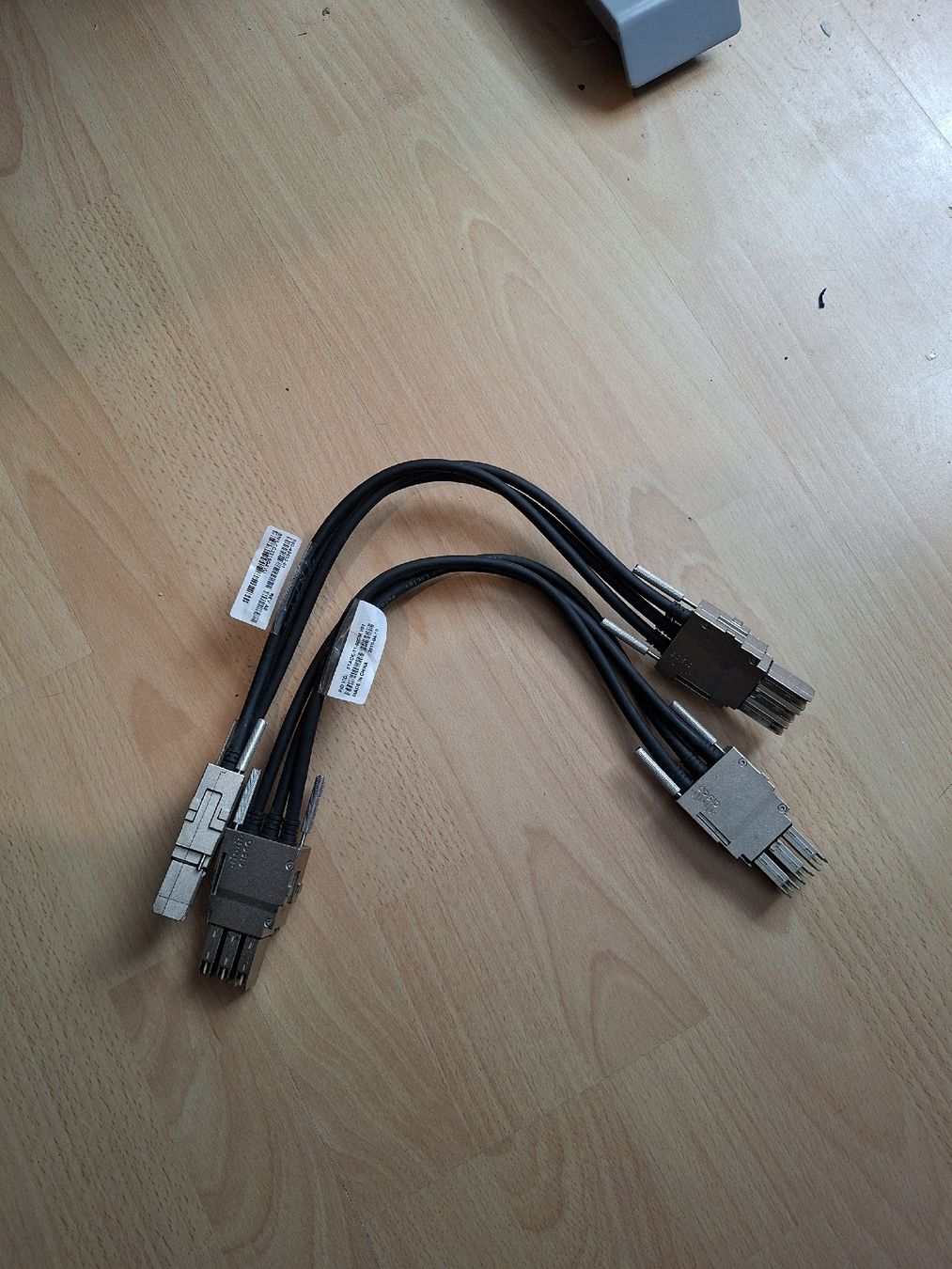Cisco Kabel: CISCO Stack-T1-50CM V01 – Gebraucht aus Schaffhausen von AA_GE