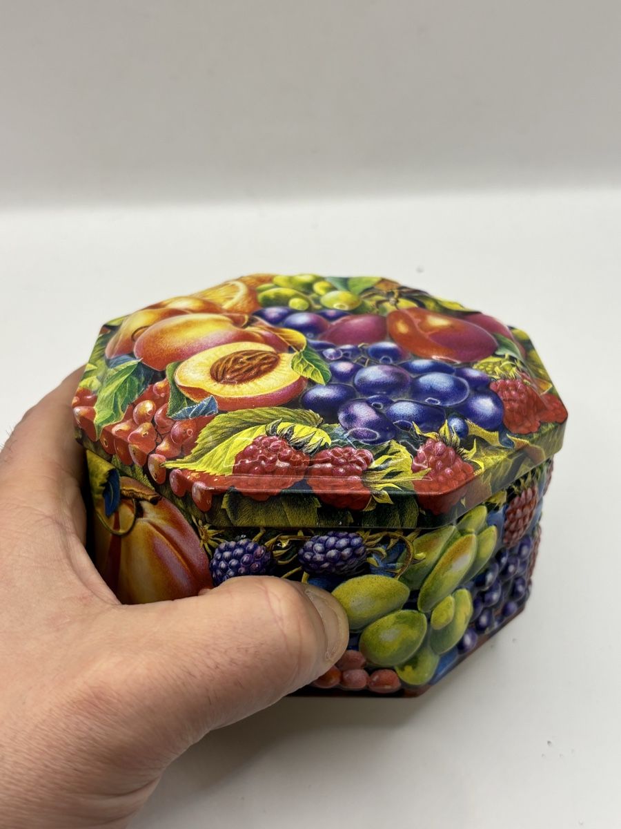 Behälter & Ähnliches: Cookie Box Churchill's embossed Vintage – Gebraucht aus Genève von sho_67qj 2