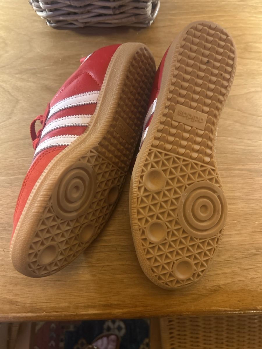 Adidas Damenschuhe: Sneakers Samba Adidas rouge – Gebraucht aus Saanen von Plonplon 1