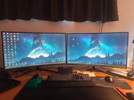 Samsung 32 Zoll 4k UHDT Curved Monitor Set 2 Stück