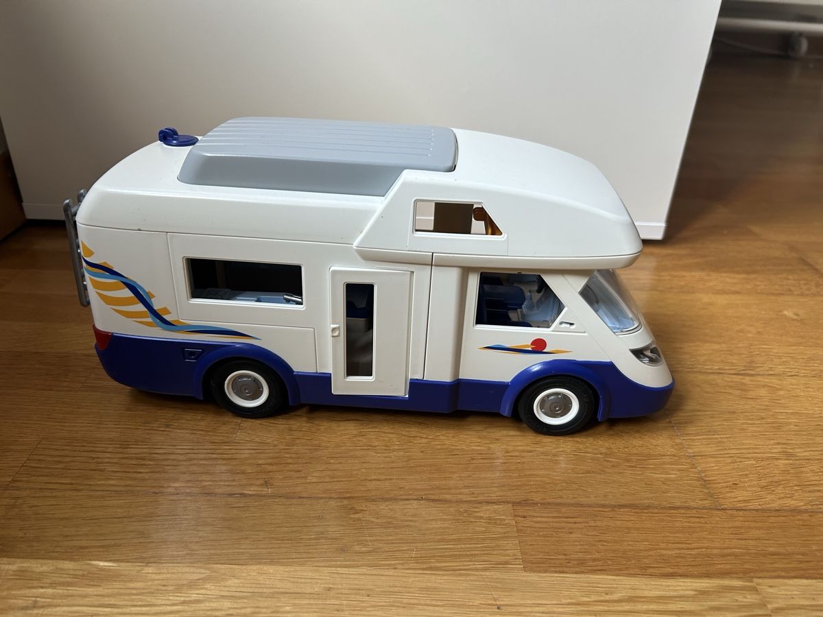 Playmobil Giocattoli: Playmobil Camper – Usato da Zürich venduto da Petrita