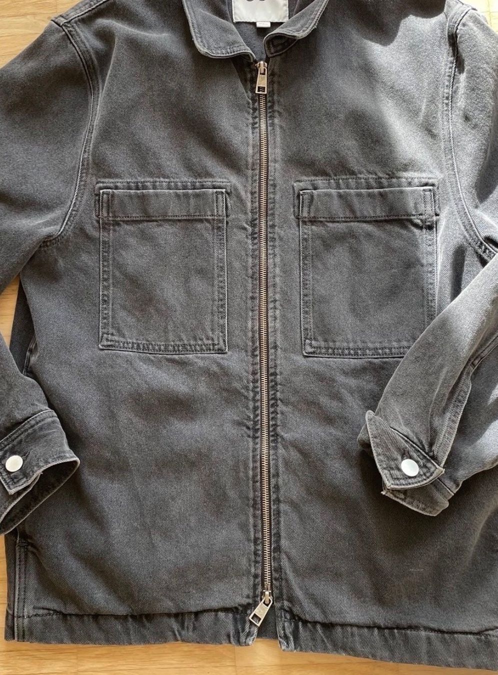 Cos Vestes: COS Jeansjacke/overshirt denim grau – D'occasion à Neuchâtel par Blek7 1
