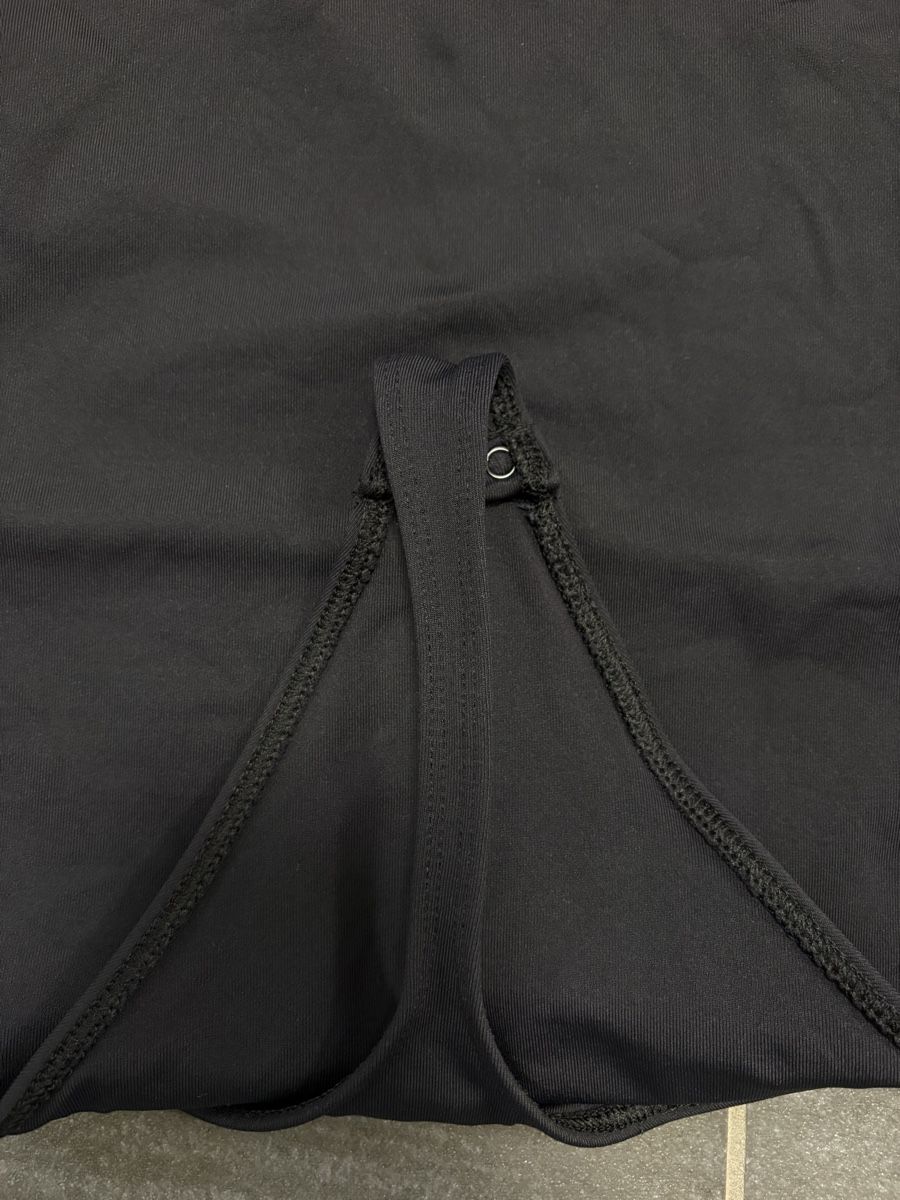 Top: Aritzia Original Contour Pursue Bodysuit S – Nuovo (secondo la descrizione) da Rümlang venduto da svent 7