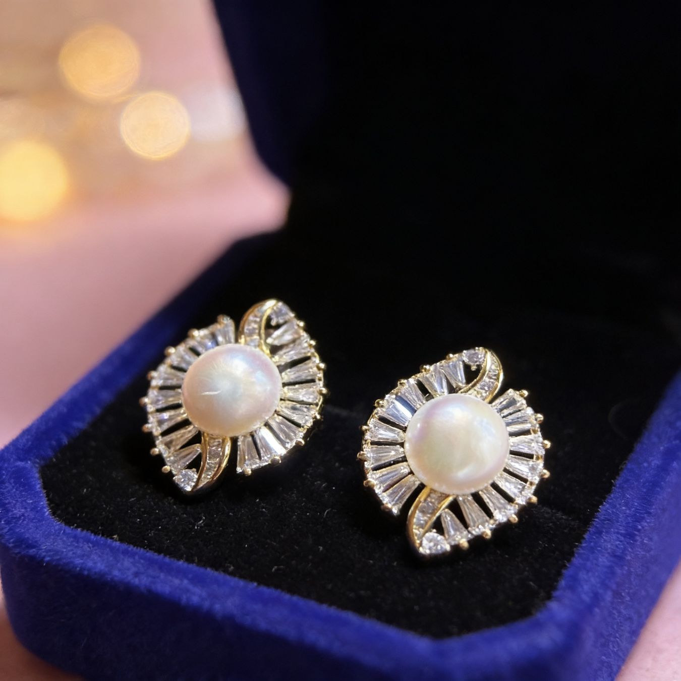 Orecchini pendenti & Orecchini a lobo: Boucles d’oreilles Perle Royale – Nuovo e nell'imballaggio originale da St-Maurice venduto da Sandrinette123