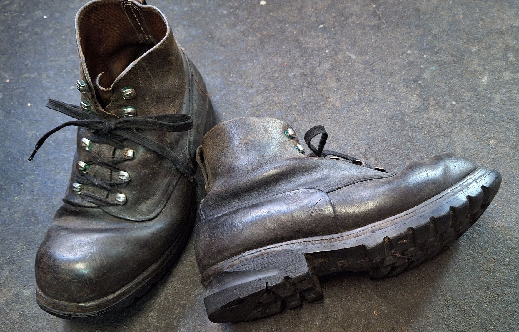 Bally Herrenschuhe: alte Bally Militär/ Armee Schuhe – Gebraucht aus Emmenbrücke von abu_9mj8