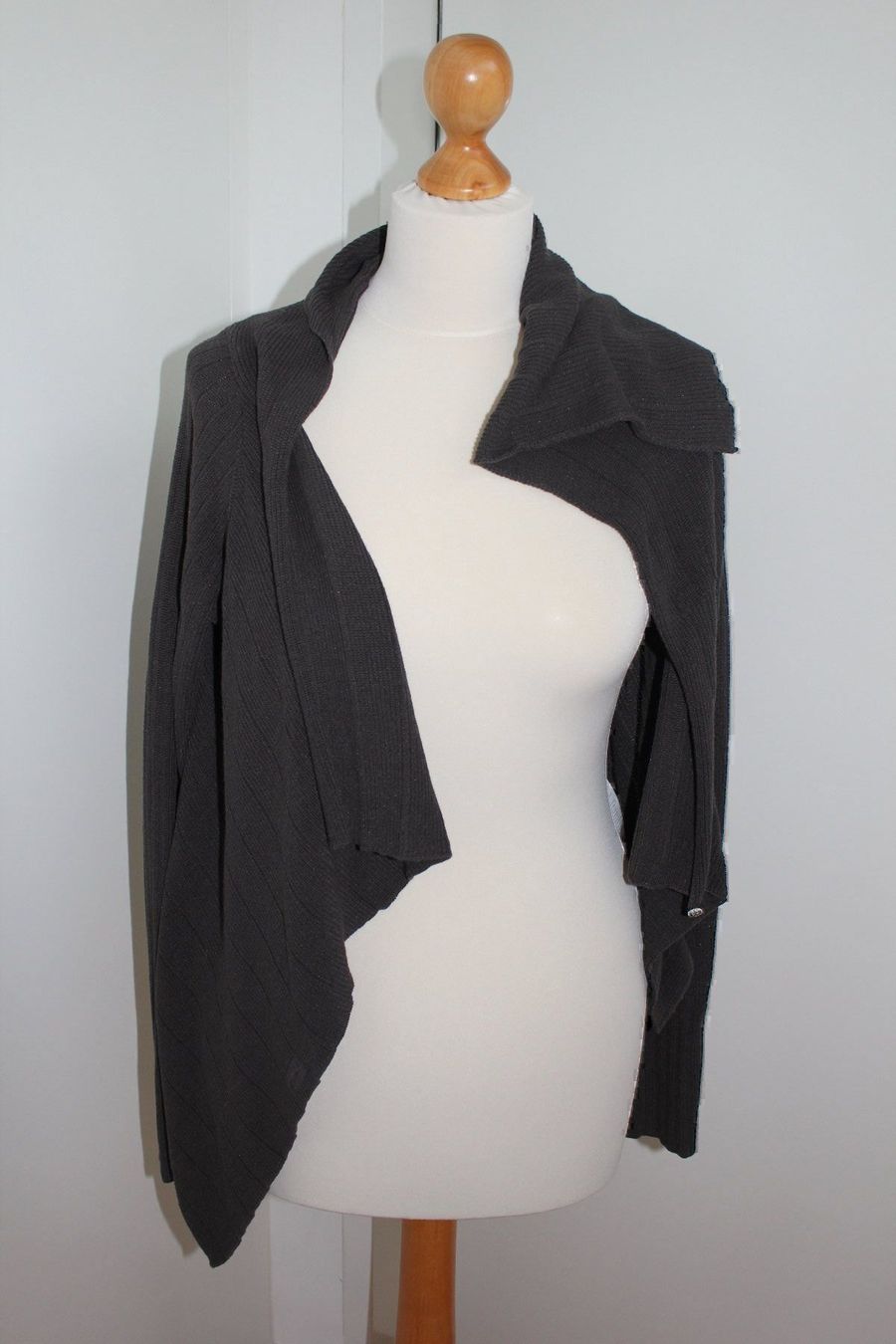 Hugo Boss Vestes: HUGO BOSS Strickjacke – D'occasion à Meggen par stella195