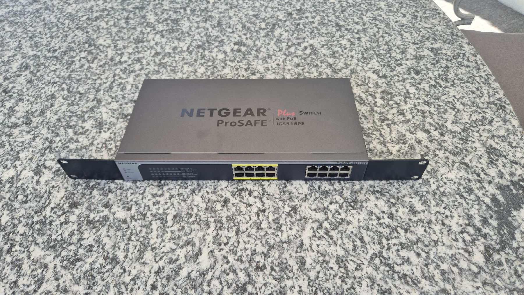 Netgear Hubs & Switches: Netgear ProSAFE JGS516PE Switch - Top Zustand! – Gebraucht aus Buchs ZH von sil_p7tf