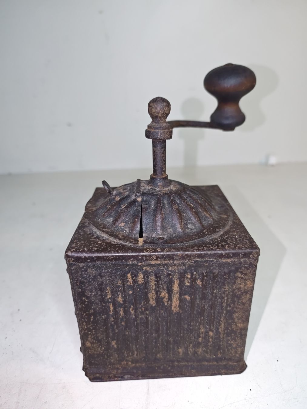 Elettrodomestici da cucina: Kaffee oder Pfeffermühle, 1900er. Antik. (nov523) – Usato da Künten venduto da Schnaepplihuus 1