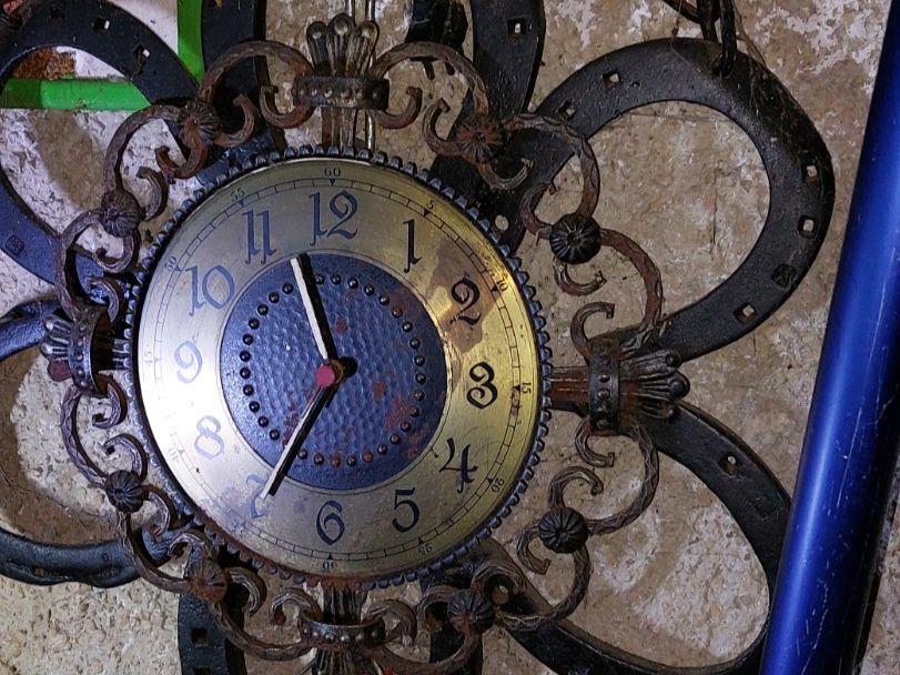 Orologi: Rustikale Wanduhr mit Hufeisen – Usato da Brislach venduto da ericCH 1