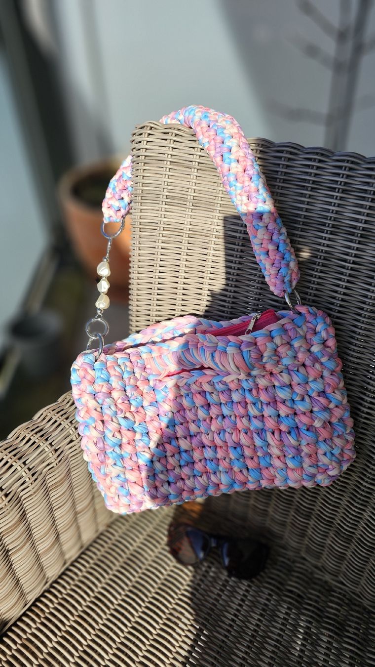 Taschen für Damen: Tasche mit Perlenkette, pastellfarben – Neu und originalverpackt aus Fehraltorf von lisam16 4