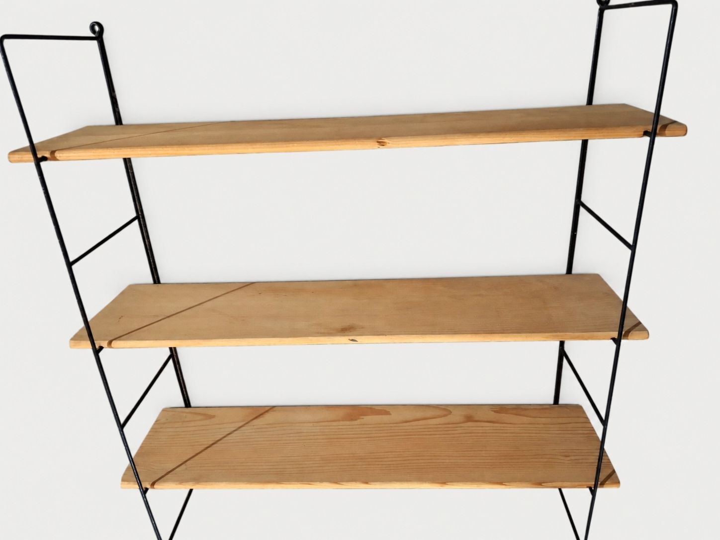 Regale: Stringregal mit schwarzem Metallgestell 3 Tablare – Gebraucht aus Allschwil von Fair2010 1