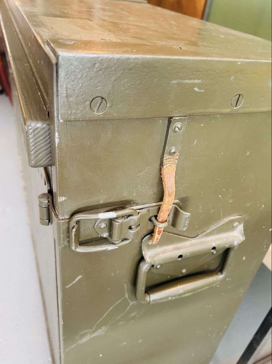 Transportkisten: Originale Schweizer Armee Bürokiste Feldbüro Klapptisch  – Gebraucht aus Basel von good_forms 5