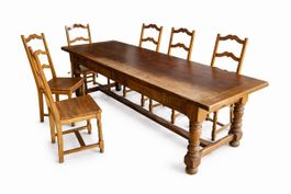 Table et chaises en noyer massif, Table Valaisanne