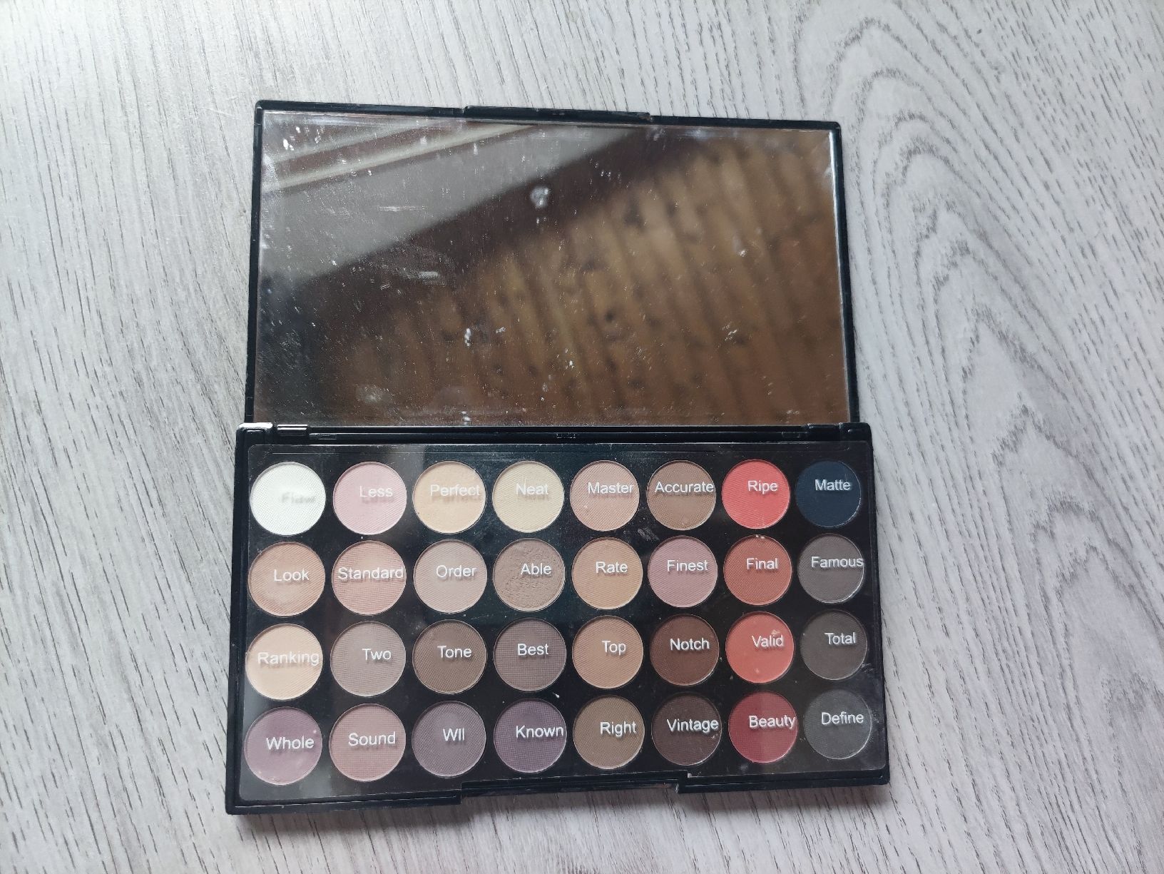 Make-up: Make-up Revolution Lidschattenpalette – Nuovo (secondo la descrizione) da Nottwil venduto da sukkus.ch 1