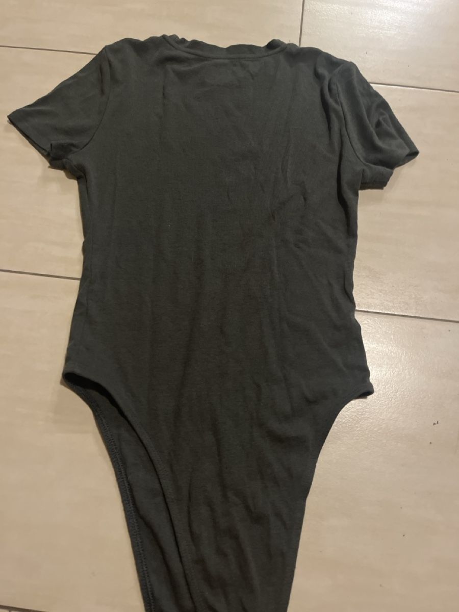 Tally Weijl T-shirt: body kaki – Usato da Icogne venduto da Molfo