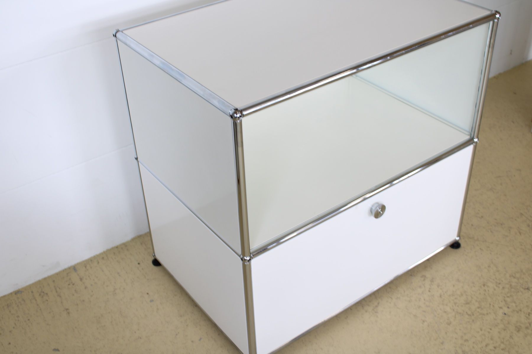 USM Cassettiere: USM Sideboard in Reinweiss – Usato da Meinisberg venduto da atelier_TILIJA 1