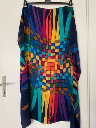 Grosser Seiden Foulard 105 x 100 cm