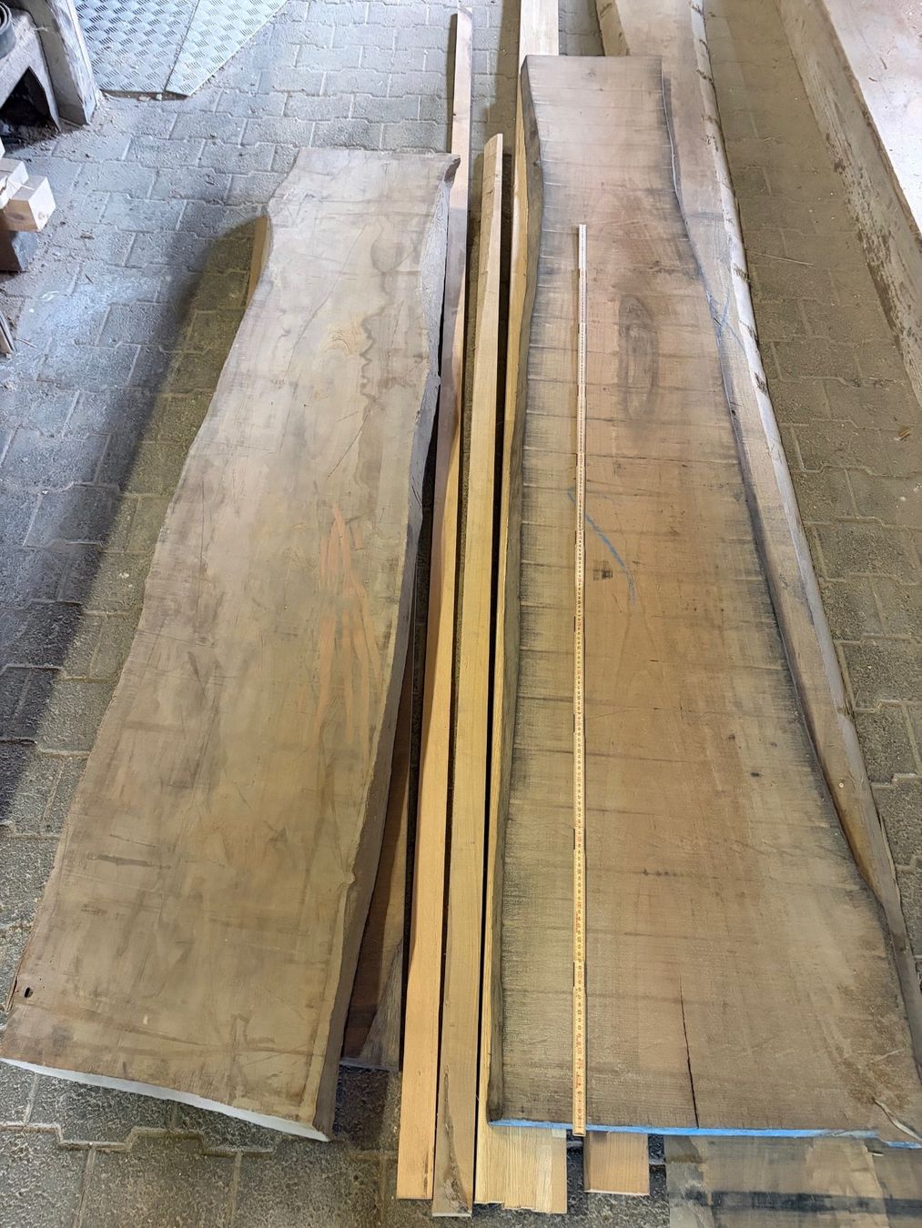 Articoli in legno: Diverses Restbestand Laubhölzer – Usato da Rothrist venduto da SchHunWerGmbH 4