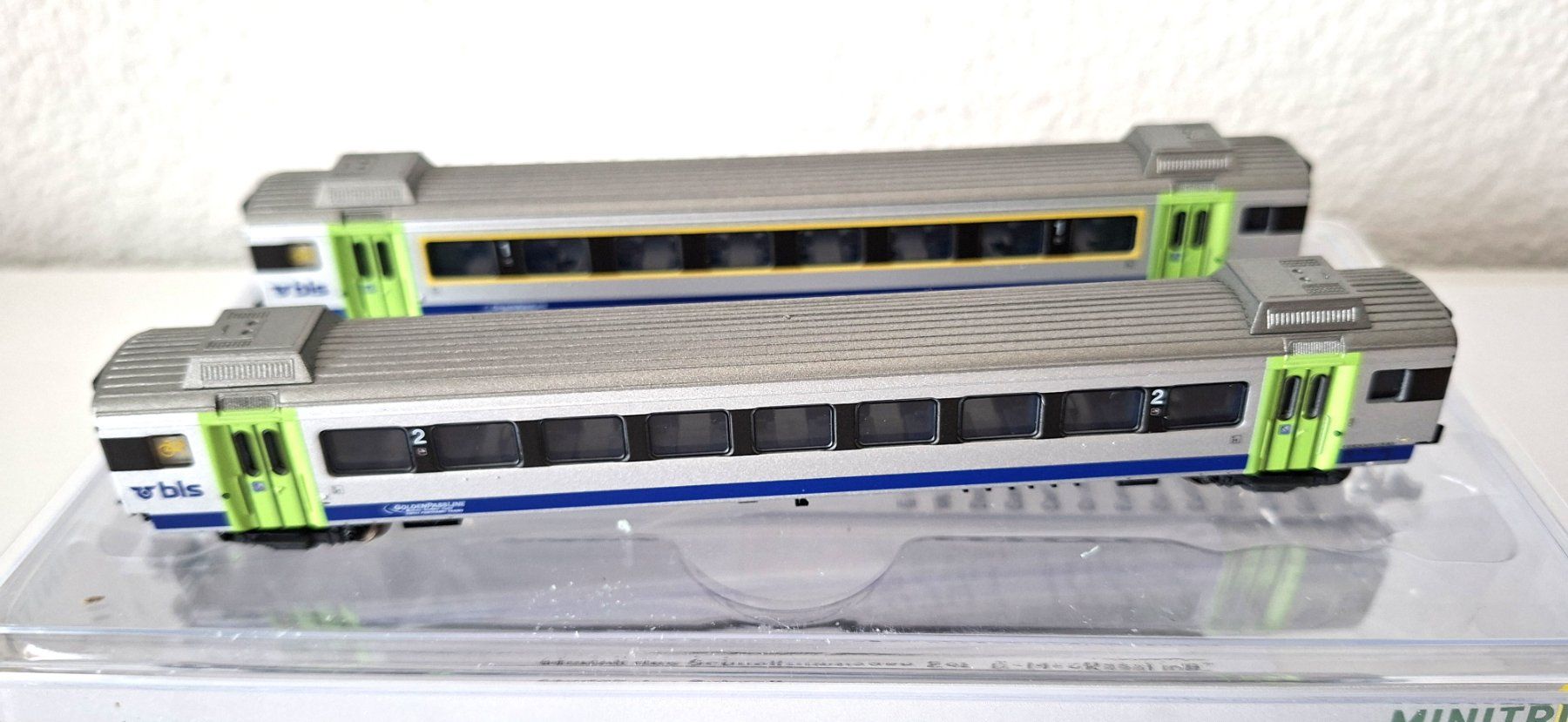 Trix Modellini di ferrovie: Minitrix 2 teiliges SET " Goldenpassline " BLS 18294 – Nuovo e nell'imballaggio originale da Biberist venduto da Ntrains