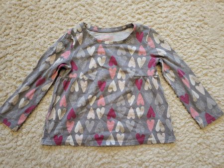 Langarmshirt Kinder Grösse 86 Herzen grau rosa getragen