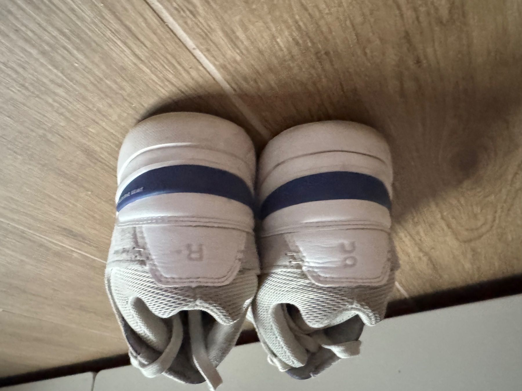 On Chaussures hommes: Baskets On Running Roger – D'occasion à St-Pierre-Clages par Norardini14. 1