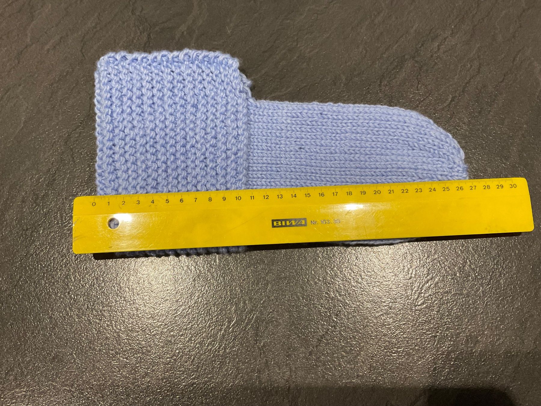 Calze: Handgestrickte Bettsocken Hellblau Gr. 40/41 mit doppeltem G – Nuovo (secondo la descrizione) da Wetzikon ZH venduto da FeeF 1