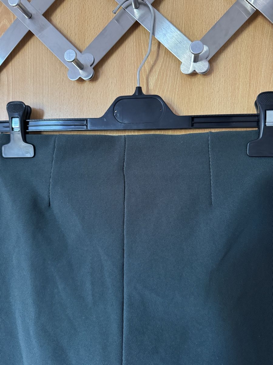 Zara Pantaloni: Olive Hose mit Schlitz – Nuovo (secondo la descrizione) da Ins venduto da maximal_30CHF 3