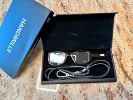 Handbrille - modisches Accessoire