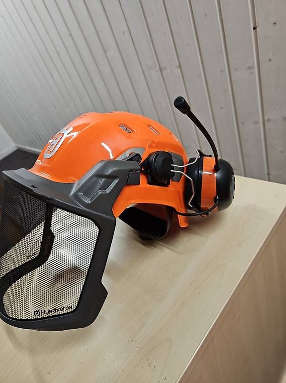 Husqvarna Gesichts- und Gehörschutz: Husqvarna Technical Forsthelm mit Dab+ Pamir – Gebraucht aus Melchnau von set_69fv