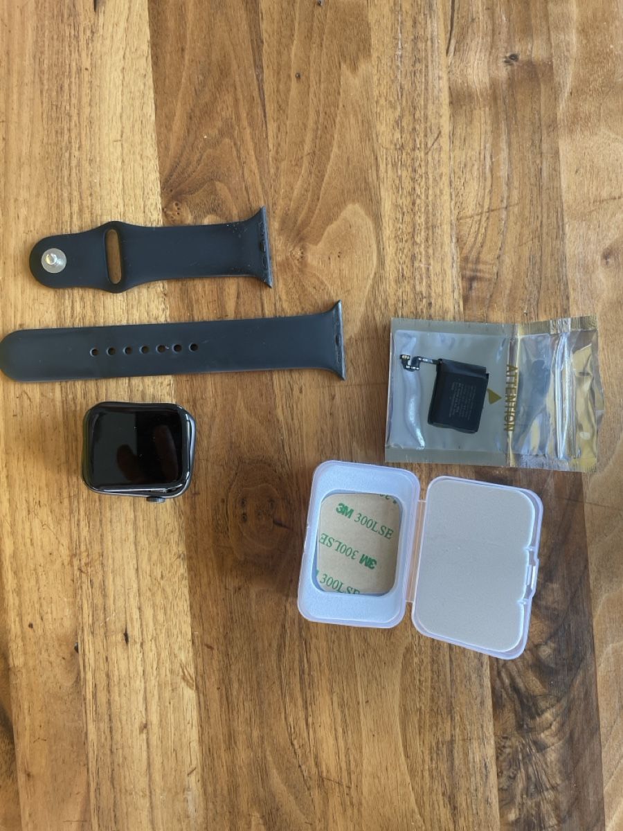 Apple Smartwatch: Defekte Apple watch series 4 – Difettoso da GÜMLIGEN venduto da DJ-Jana