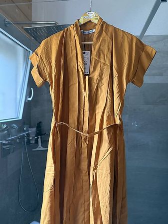 Robe longue Zara moutarde taille L  NEUVE avec étiquette